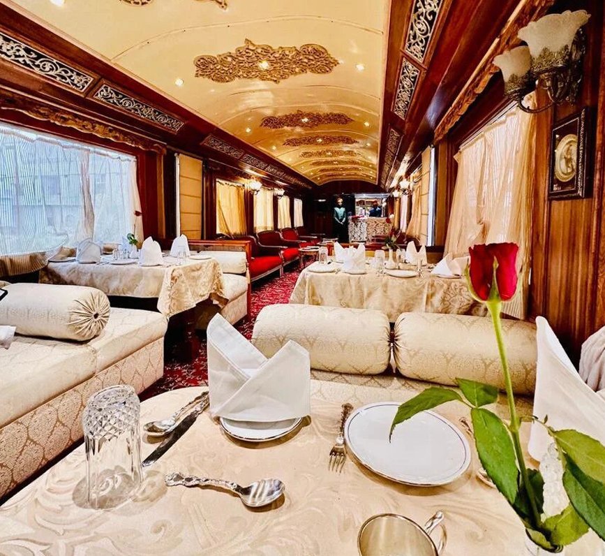 Palace on wheels dining and Cuisine